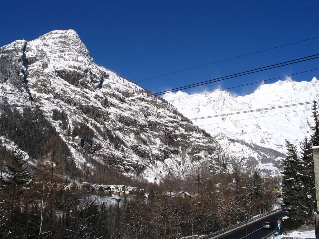 Hotel Les Jumeaux Courmayeur Esterno foto