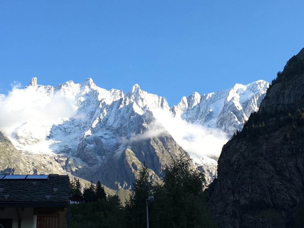 Hotel Les Jumeaux Courmayeur Esterno foto