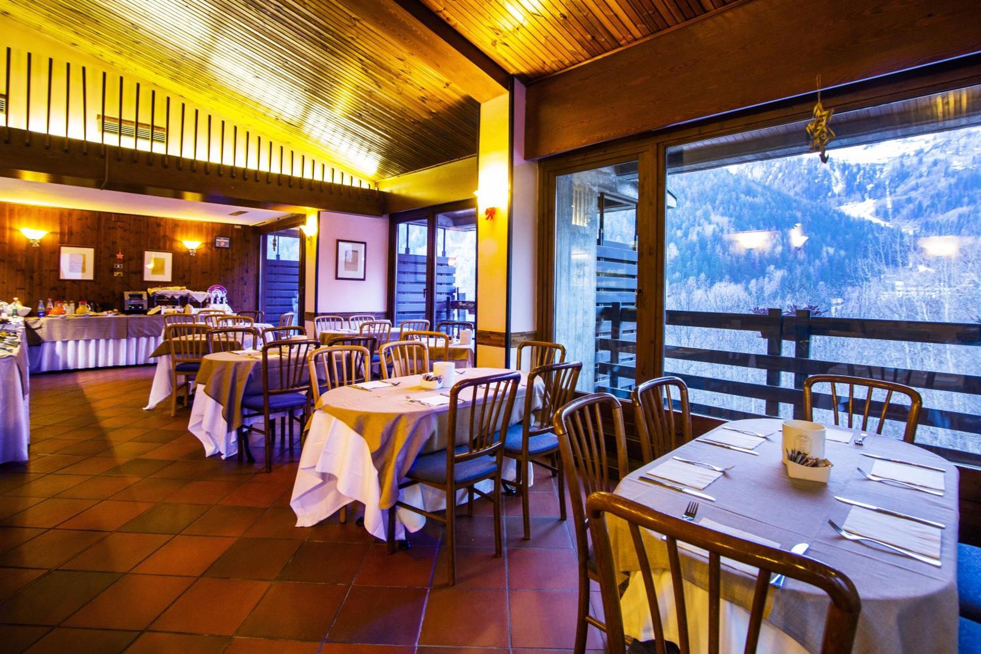 Hotel Les Jumeaux Courmayeur Esterno foto