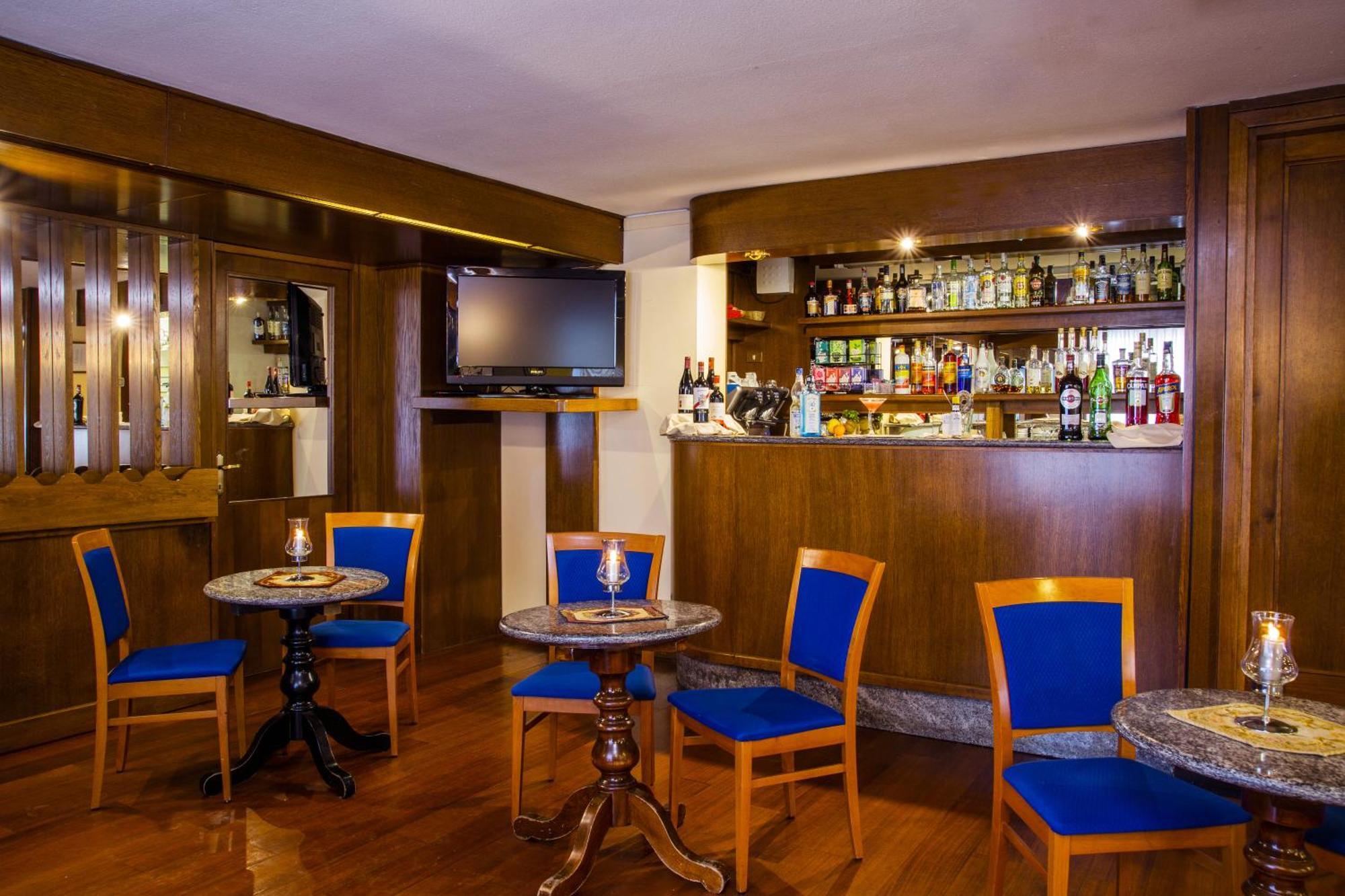 Hotel Les Jumeaux Courmayeur Esterno foto