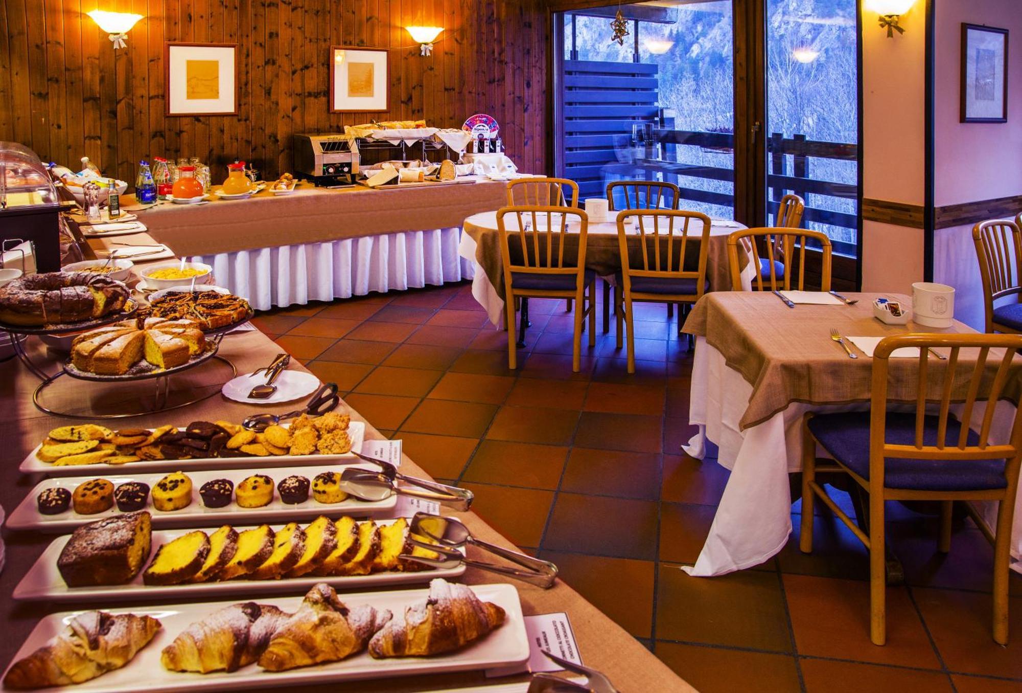 Hotel Les Jumeaux Courmayeur Esterno foto