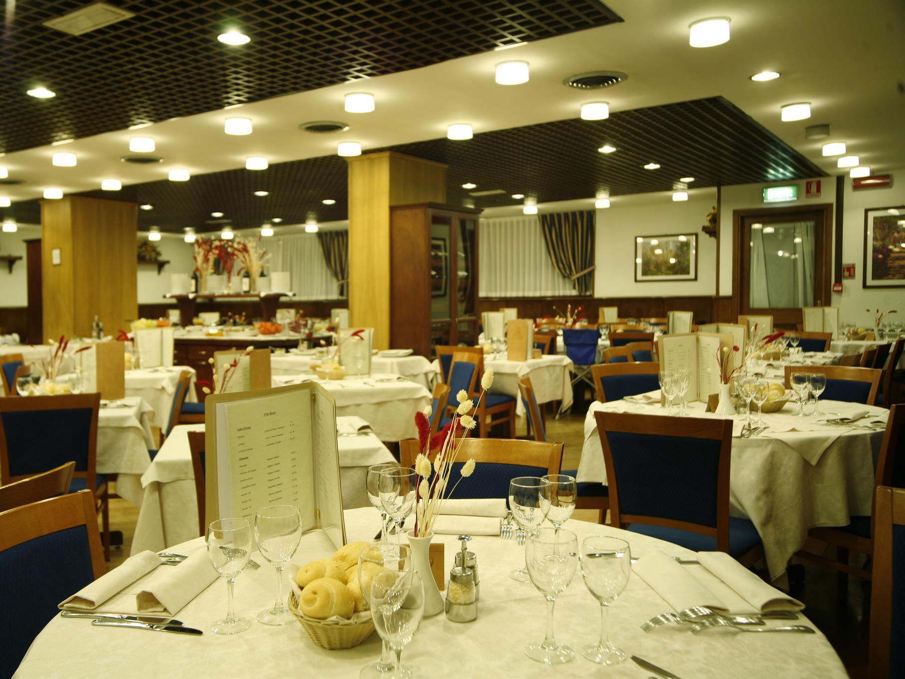Hotel Les Jumeaux Courmayeur Esterno foto