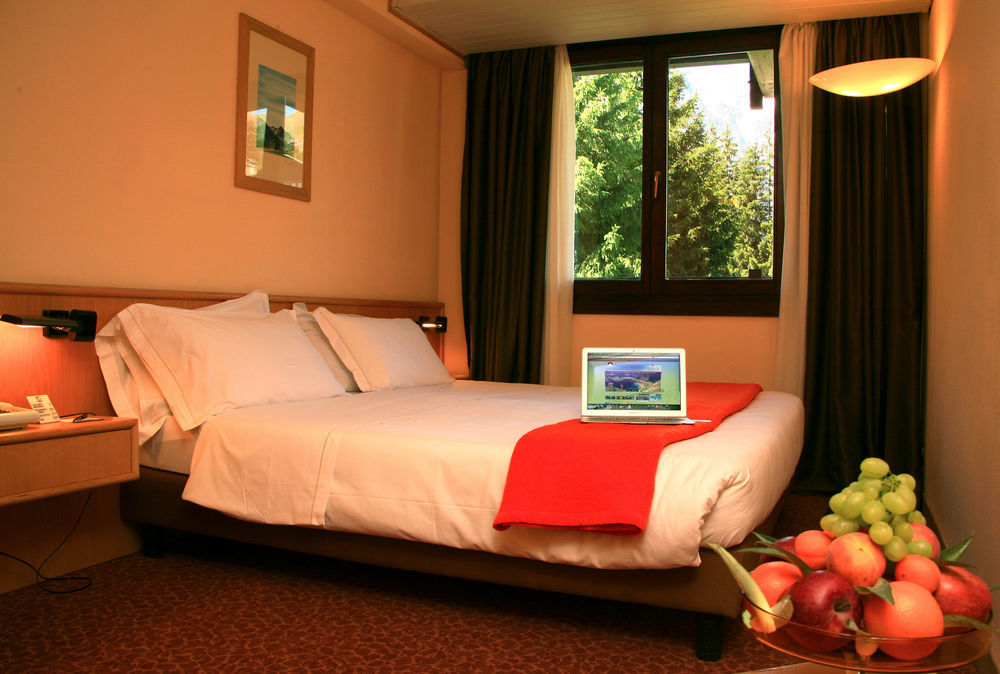 Hotel Les Jumeaux Courmayeur Esterno foto
