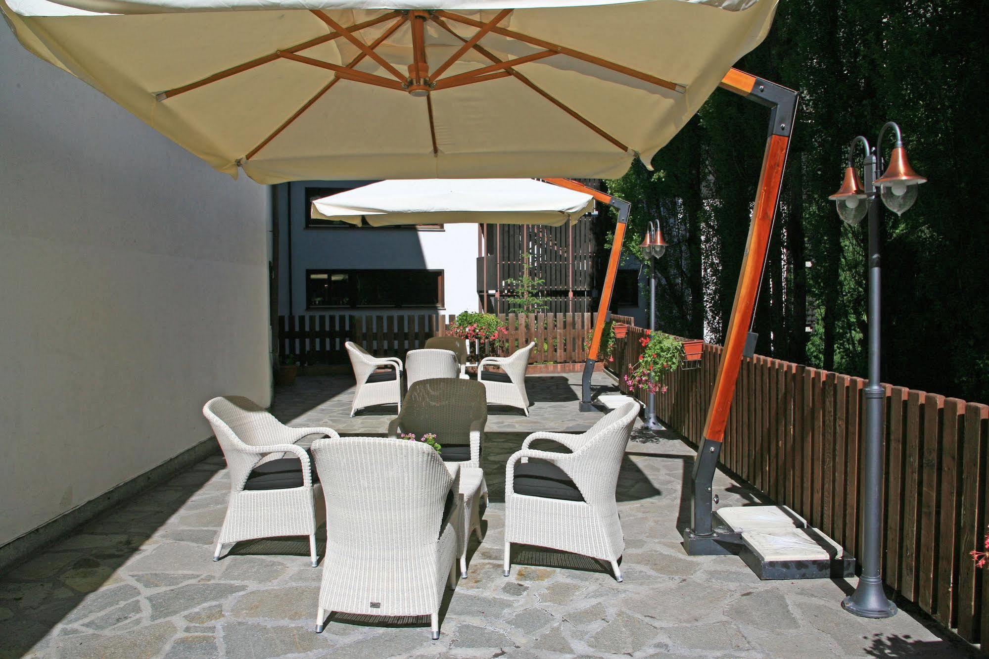 Hotel Les Jumeaux Courmayeur Esterno foto
